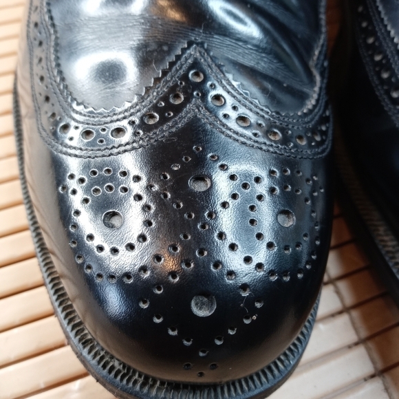 Florsheim men's black leather wingtip Oxford shoe. Sz 9.5 EEE. Great condition. - Picture 4 of 11